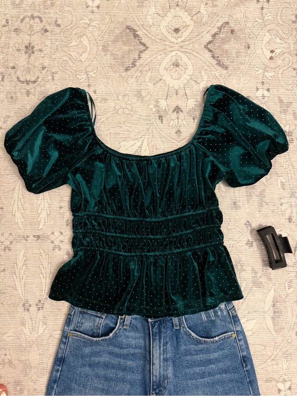 Francesca's Collections Emerald Green Velvet Puff-Sleeve Smocked Peplum Top